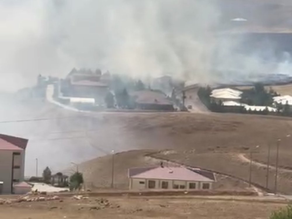 Siirt’te çıkan anız yangını geniş bir alana yayıldı