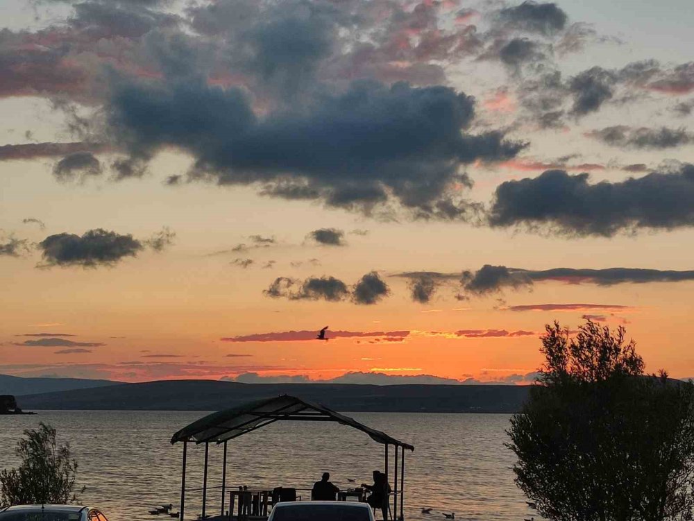 Çıldır Gölü’nde gün batımı