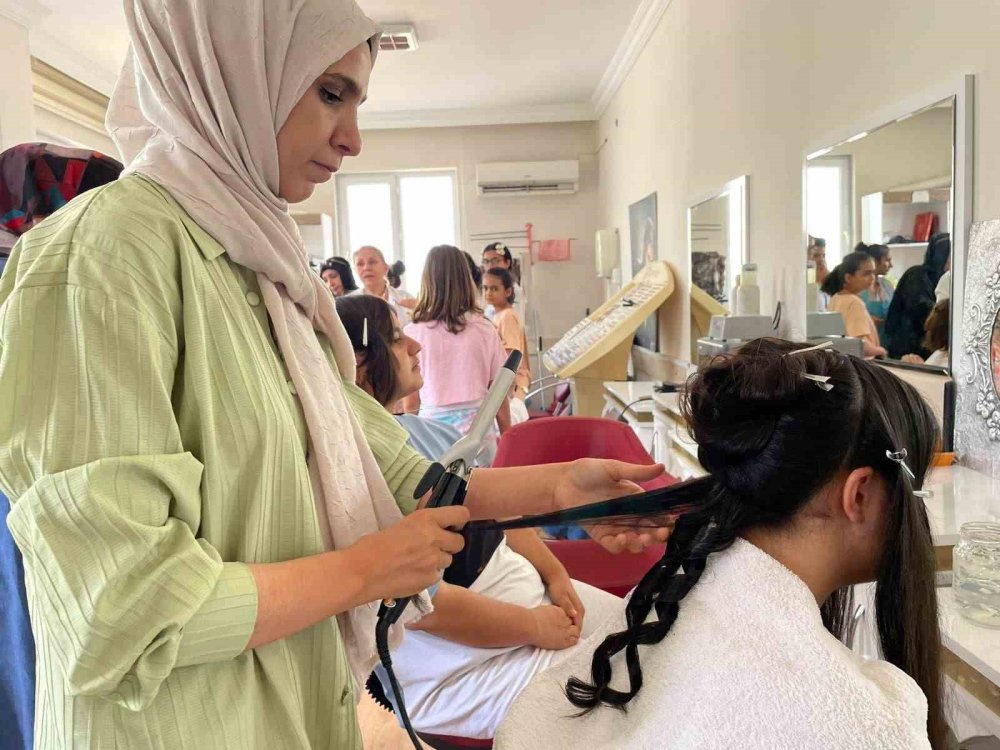 Adıyaman'da özel çocuklara kuaför hizmeti verildi