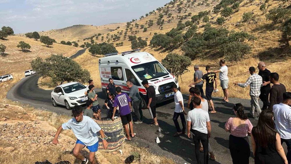 Mardin’de hafif ticari araç takla attı: 5 kişi yaralandı