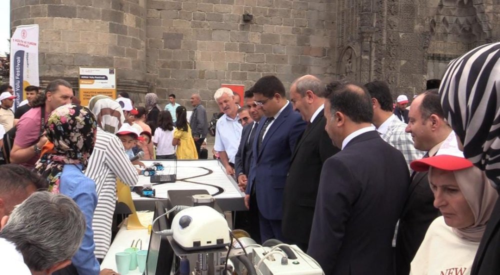 Erzurum'da "Umudun Renkleri" kapılarını açtı