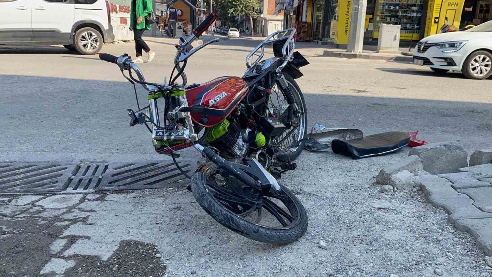 Adıyaman'da bir motosiklet sürücüsü metrelerce havaya uçtu