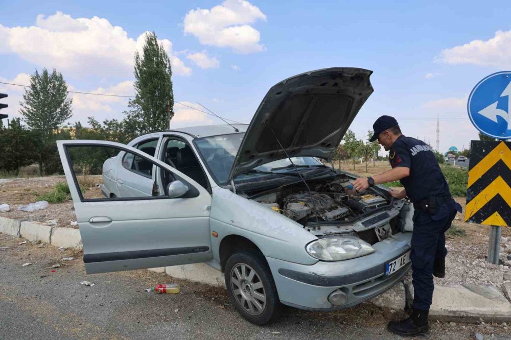 Elazığ’da otomobil ile hafif ticari araç çarpıştı: 8 kişi yaralandı