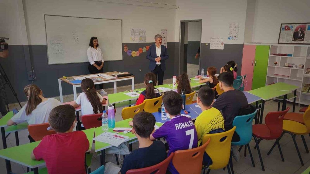 Adıyaman'da Leman öğretmen çocuklarla, çocuklar da Leman öğretmenle hayata tutundu