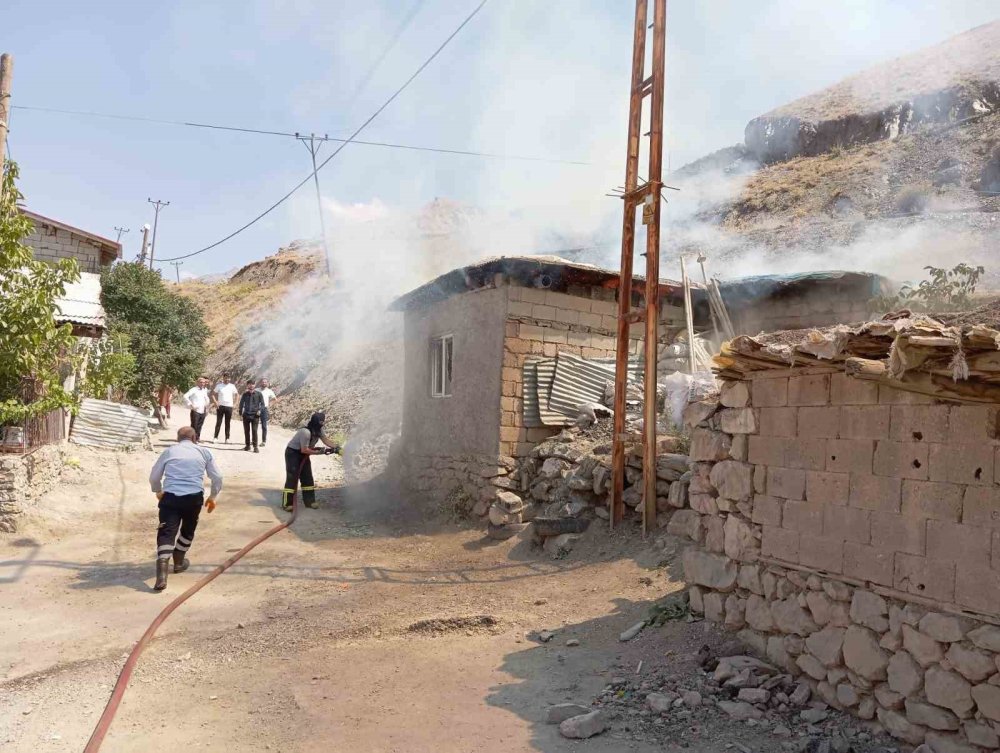 Hakkari'nin bir tandır evinde yangın çıktı