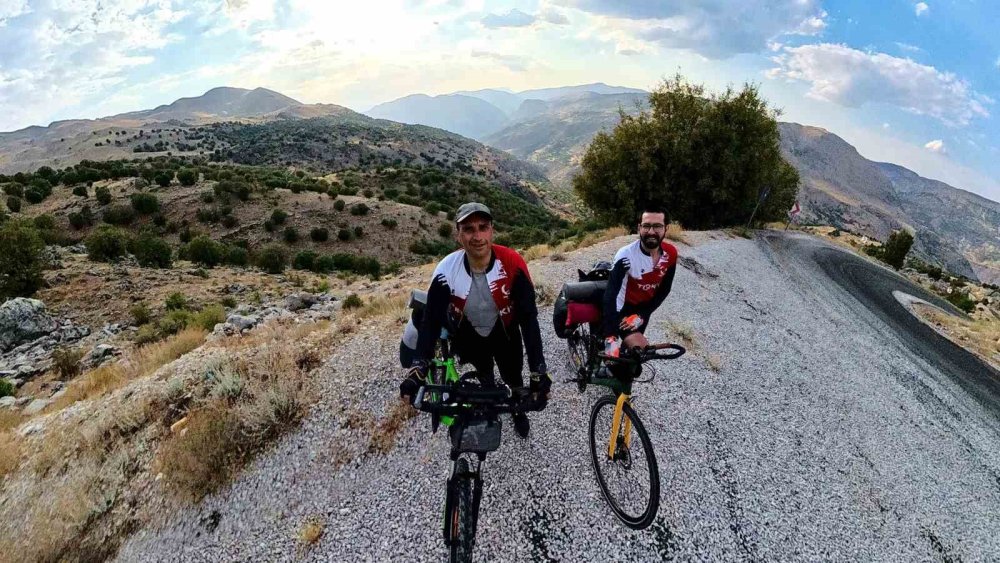 İki öğretmen bisikletle 5 günde 450 kilometre yol yaptı