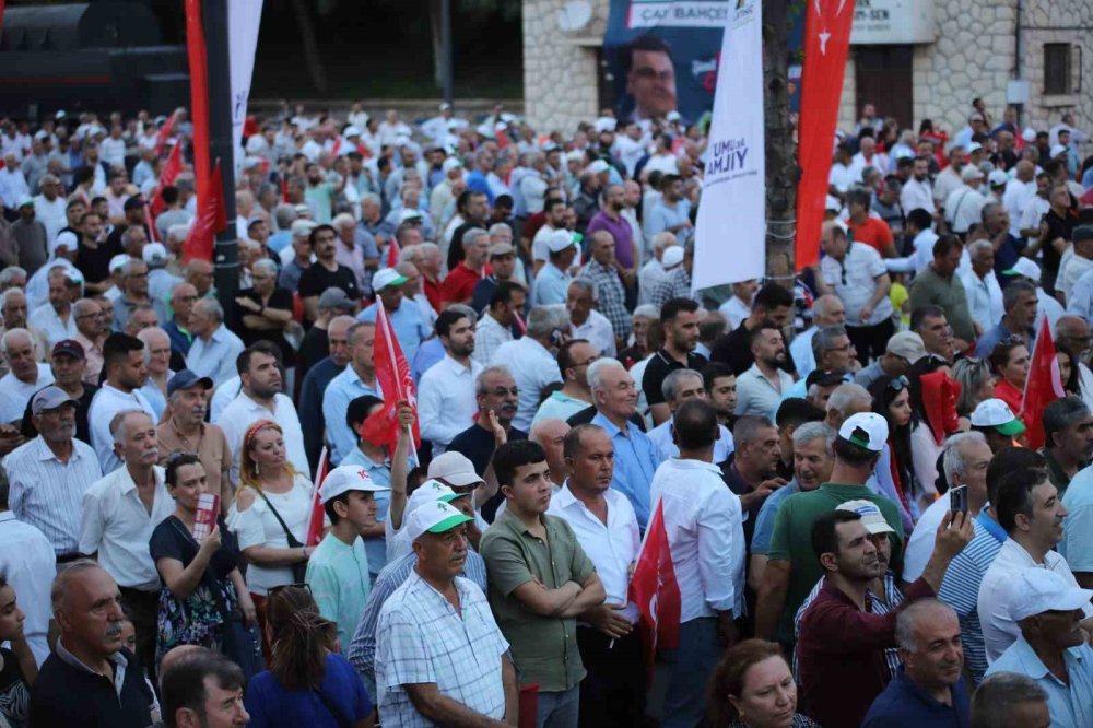 Özgür Özel’den Gaziantep’te Fıstık Mitingine katıldı