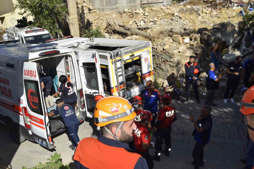 Diyarbakır'ın Dicle ilçesinde 61 personelle gerçeği aratmayan deprem tatbikatı