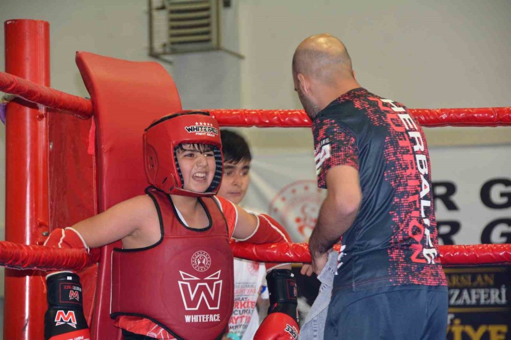 Minikler ve Yıldızlar Muaythai Türkiye Şampiyonası bitti