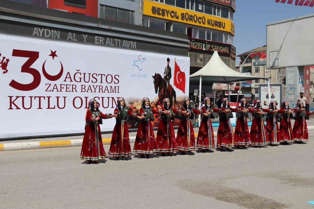 Van’da 30 Ağustos Zafer Bayramı kutlaması