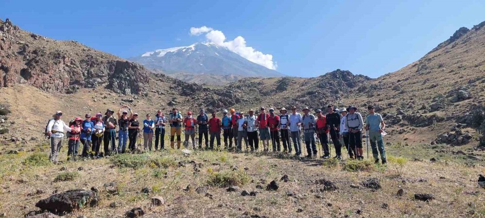 Ağrı Dağı’na zafer tırmanışı gerçekleştirildi