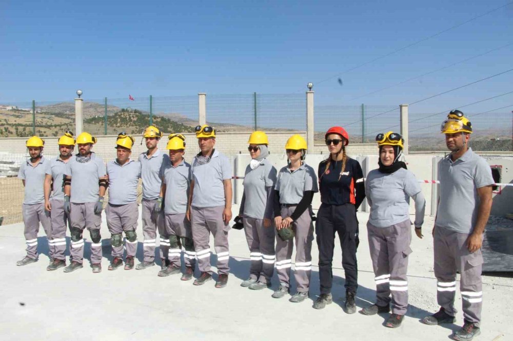 Hatay’da deprem enkazından sağ kurtulan kişi Şırnak’ta afet gönüllüsü oldu