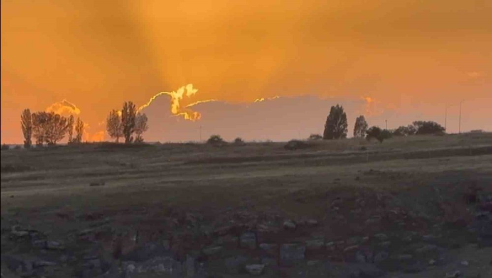 Kars’ta gökyüzü kızardı, görenler hayran kaldı