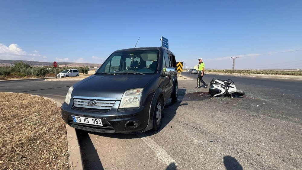 Kilis’te motosiklet ile hafif ticari araç çarpıştı: 1’i ağır 2 kişi yaralı