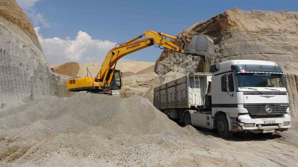 Bitlis ponza madeninden yıllık 6 milyar liralık gelir elde ediyor