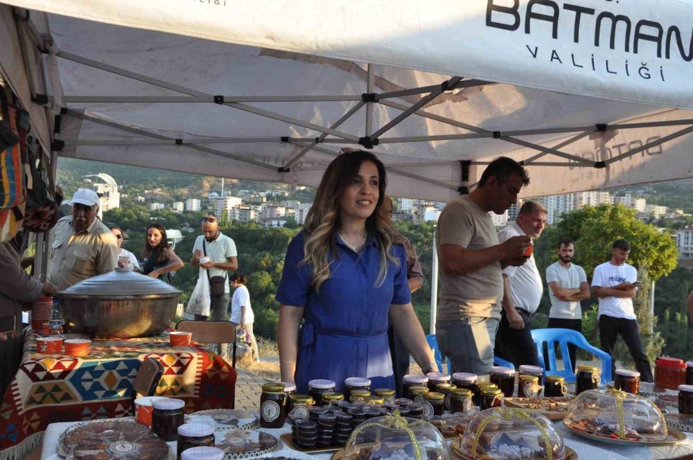 Mereto Dağı eteklerindeki Bal, Ceviz, Çilek ve Yayla Festivaline yoğun ilgi