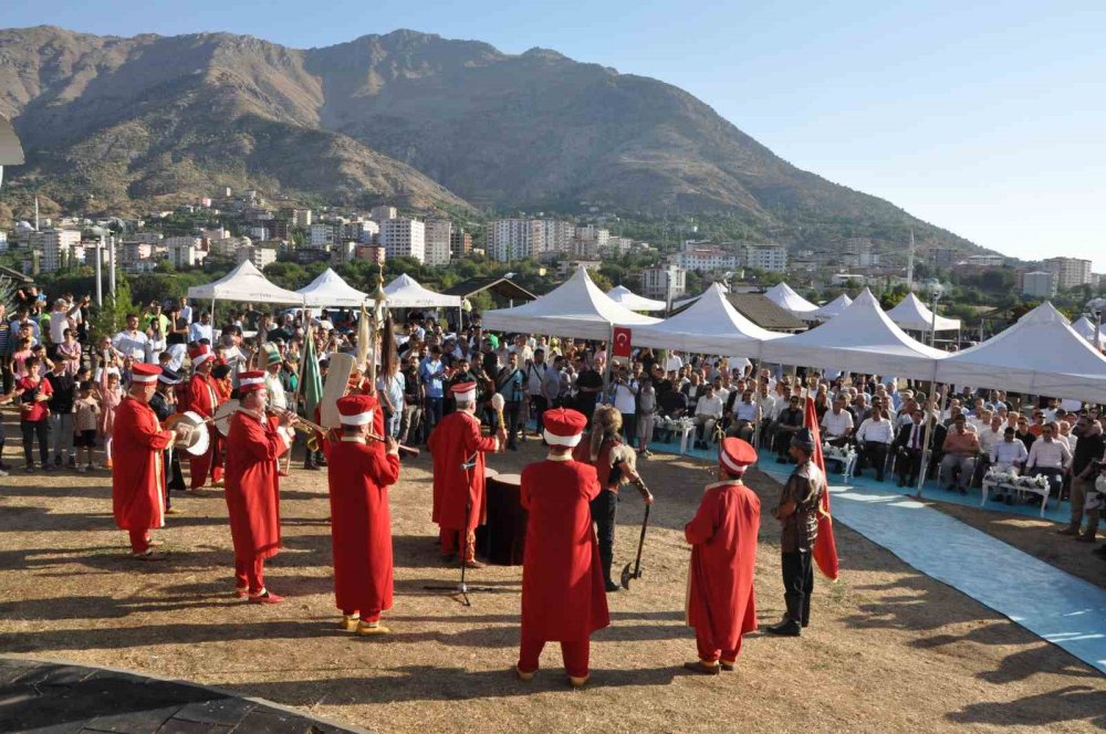 Mereto Dağı eteklerindeki Bal, Ceviz, Çilek ve Yayla Festivaline yoğun ilgi