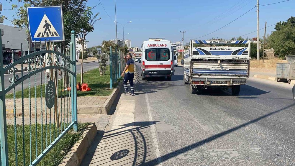 Otomobilin çarptığı kadın hayatını kaybetti