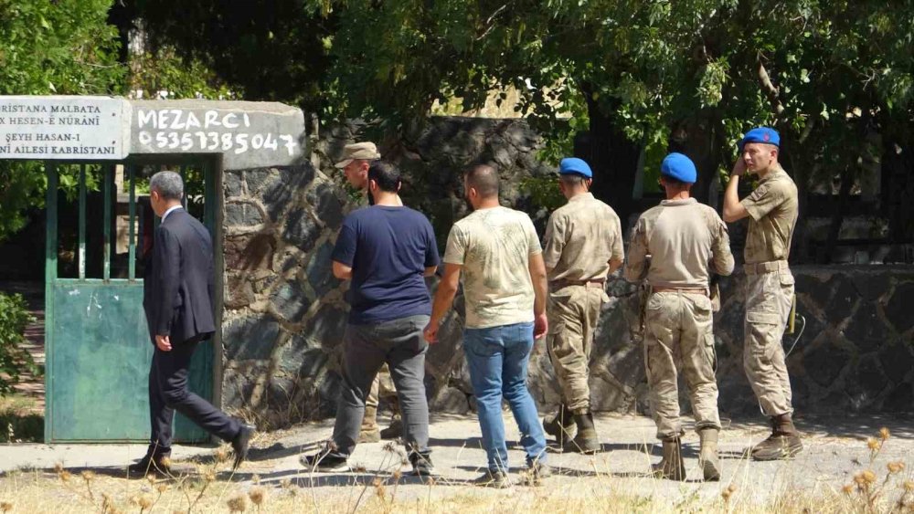 Narin’i arama çalışmalarında mezarlıkta yer altı görüntüleme cihazıyla tarama yapıldı