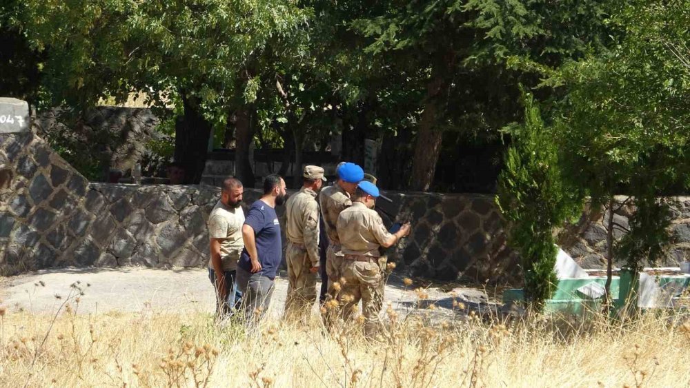 Narin’i arama çalışmalarında mezarlıkta yer altı görüntüleme cihazıyla tarama yapıldı