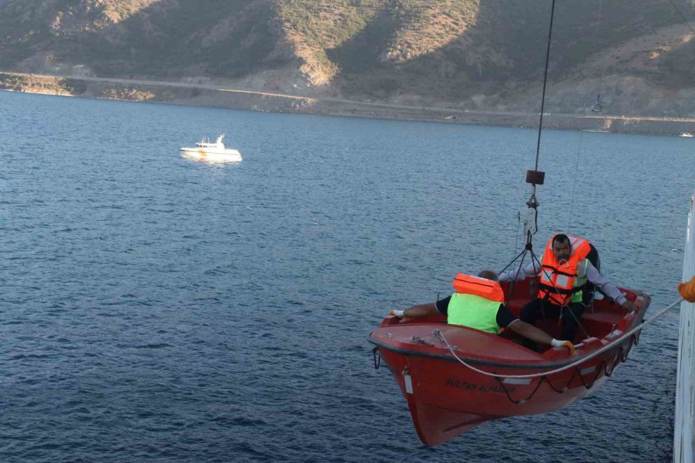 Bitlis’te Türkiye’nin en büyük feribotlarıyla deprem tatbikatı