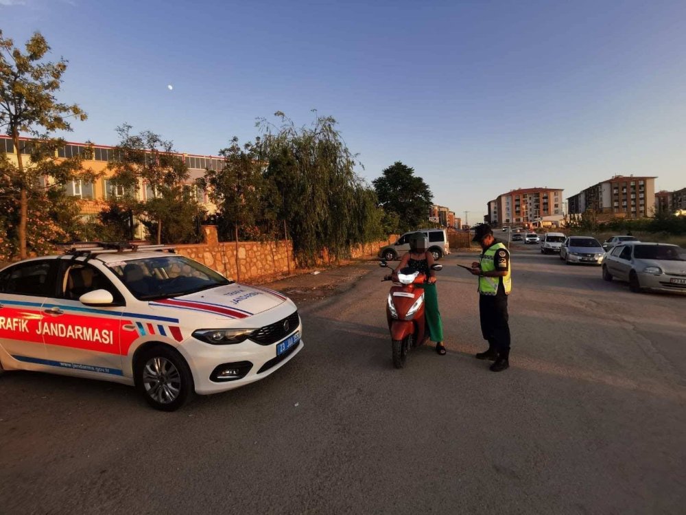 Elazığ’da eş zamanlı ’şok’ yol uygulaması