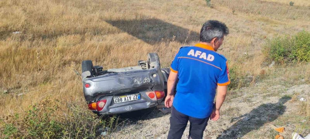 Erzincan’da otomobil şarampole uçtu: 6 kişi yaralandı