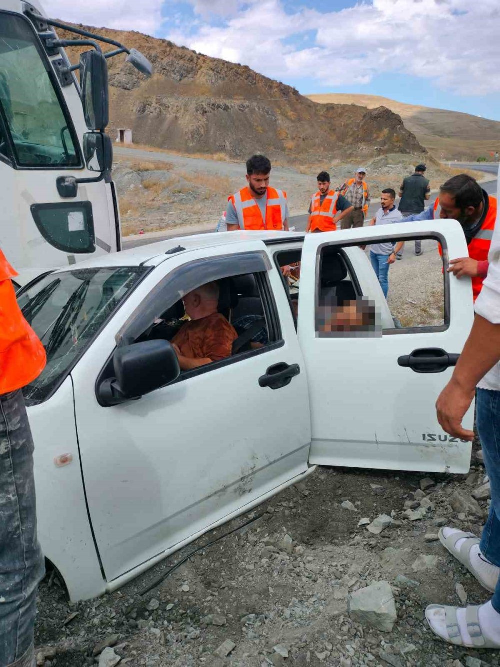 İspir’de feci kaza: 2 kişi öldü, 2 kişide yaralandı