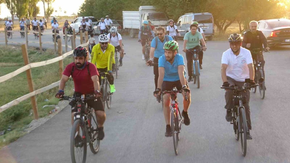 Van’da sağlıklı yaşam bisiklet turu düzenlendi