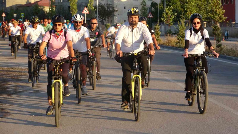 Van’da sağlıklı yaşam bisiklet turu düzenlendi