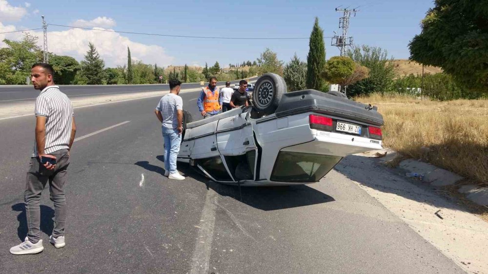 Adıyaman'da takla atan otomobilin sürücüsü yaralandı