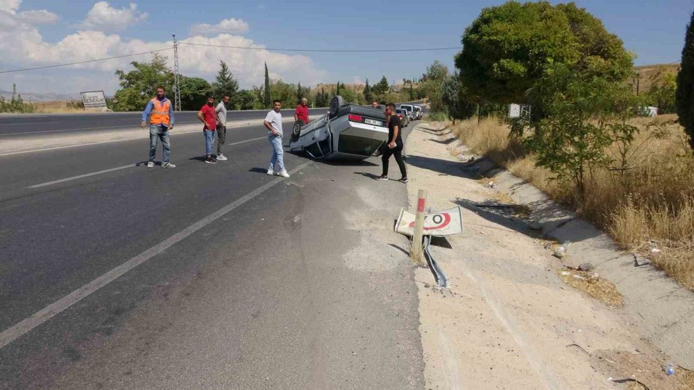 Adıyaman'da takla atan otomobilin sürücüsü yaralandı