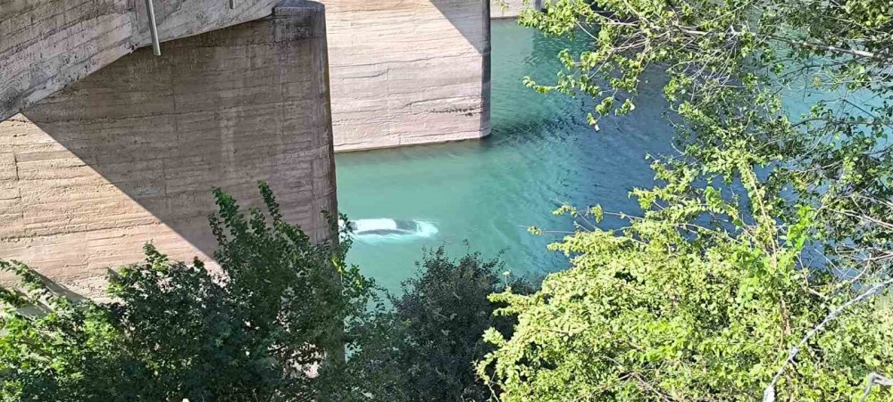 Tunceli'de baraj gölüne uçan araçtan inanılmaz kurtuluş