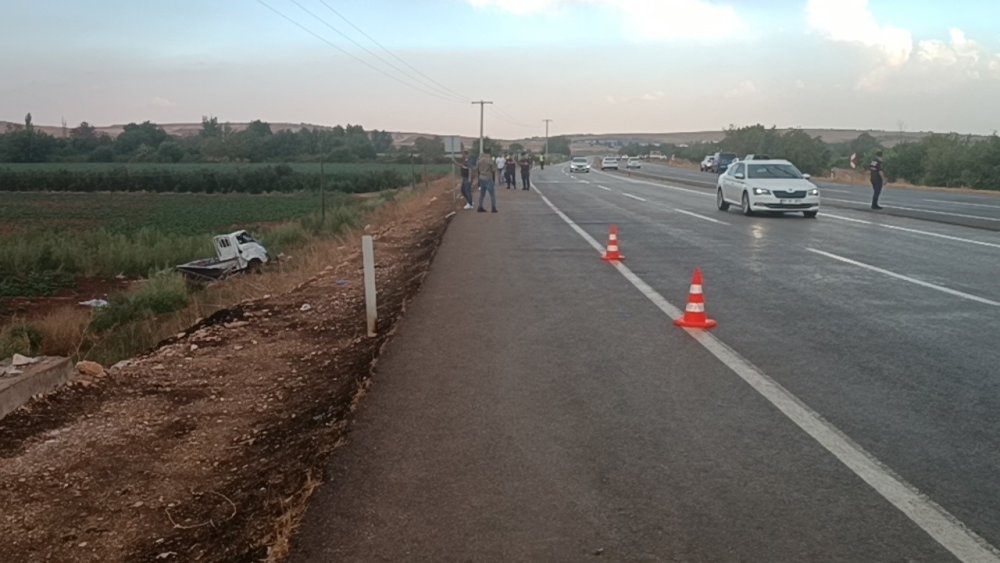 Gaziantep'te tarım işçilerini taşıyan kamyonet şarampole uçtu: 1 ölü, 22 yaralı