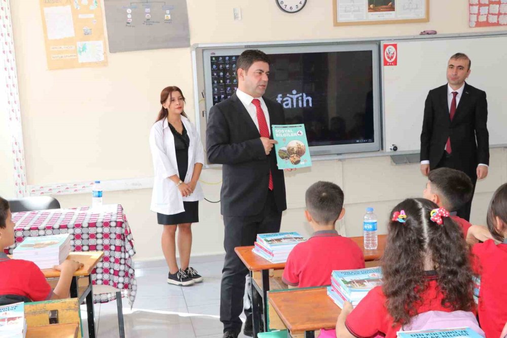 Hakkari’de 65 bin 827 öğrenci ders bugün başı yaptı