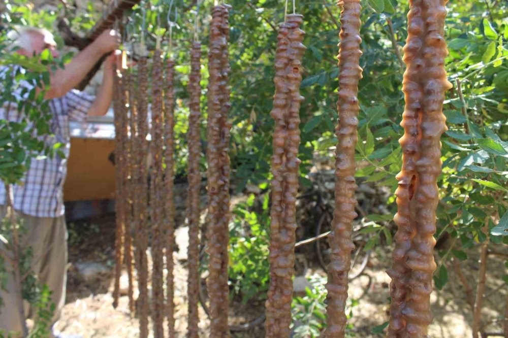 Harire ve sucuklu ceviz yapımına başlandı