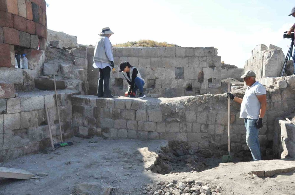 Ani’de Selçuklu dönemine ait erzak deposu bulundu