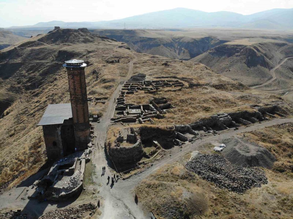 Ani’de Selçuklu dönemine ait erzak deposu bulundu