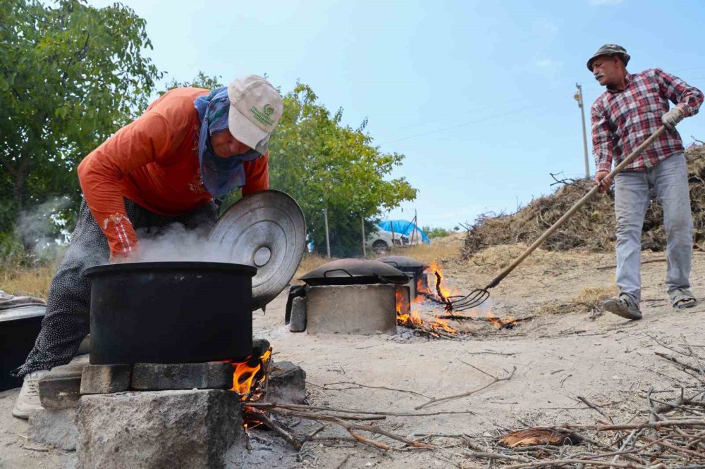 Elazığ'da nohudun kum ve ateşle dansı