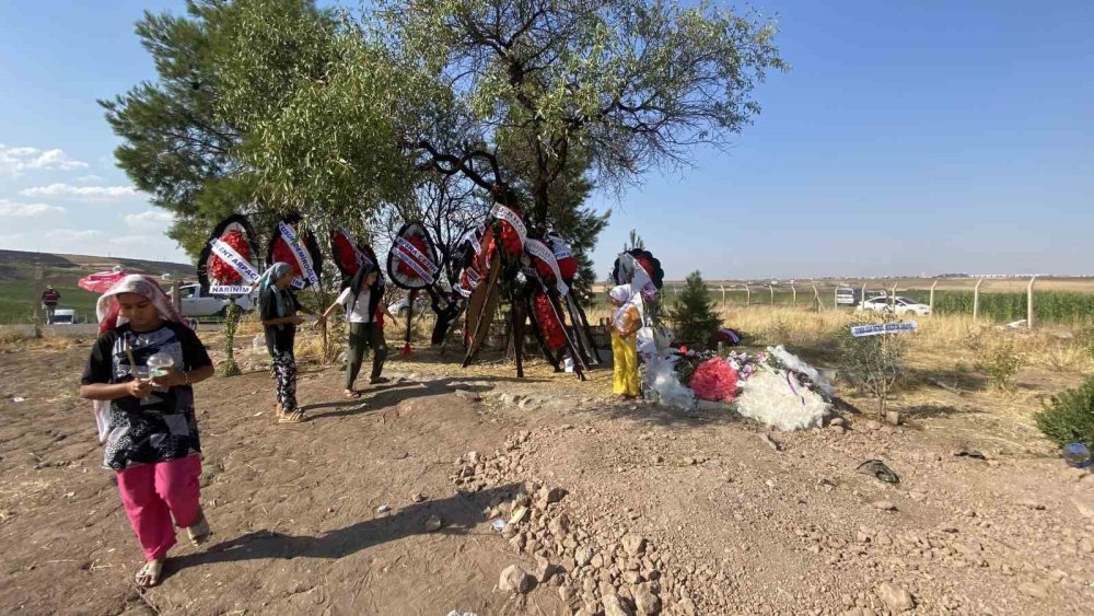 Narin’in arkadaşları mezarını ziyaret etti