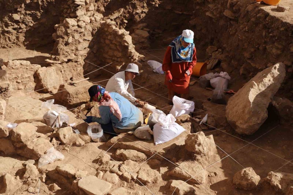 Şanlıurfa’da Göbeklitepe kadar eski Sayburç Ören Yeri’nde kazı çalışmaları devam ediyor