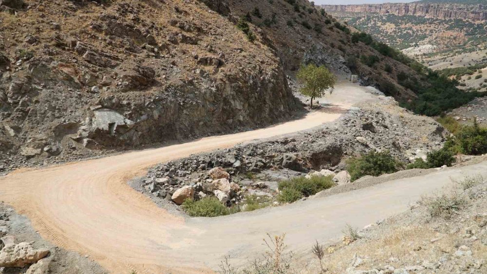 Sel ve depremin etkileri ortadan kaldırılıyor