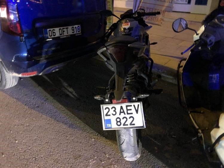 Elazığ’da motosiklet yayaya çarptı: 2 kişi yaralandı