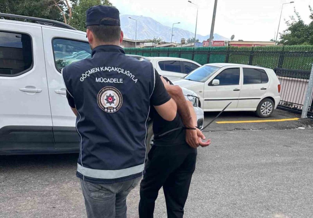 Erzincan'da ülkeye yasadışı yollardan giren 5 düzensiz göçmen yakalandı.