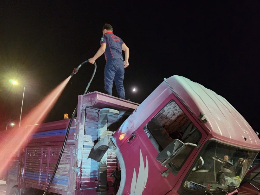 Malatya’da seyir halindeki iki araçta yandı