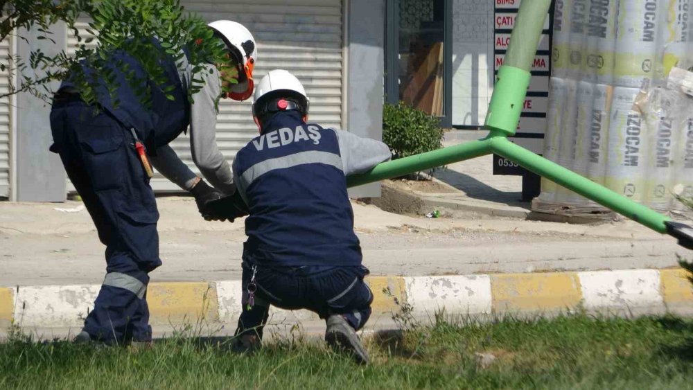 Türkiye’de ilk kez Van’da uygulandı: Ekipler direğe çıkmadan arızayı giderebiliyor