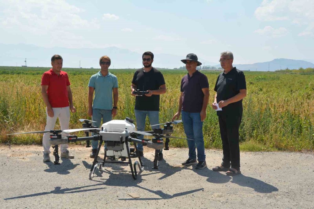 Bitlis’te çekirgeye karşı zirai dronla mücadele