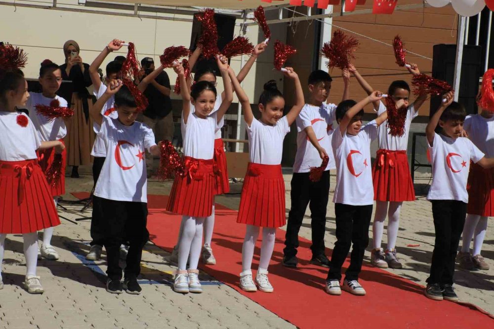 Hakkari’de İlköğretim Haftası  kutlandı