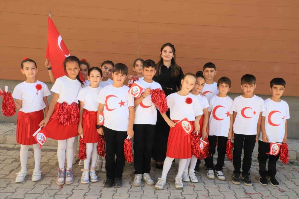 Hakkari’de İlköğretim Haftası  kutlandı