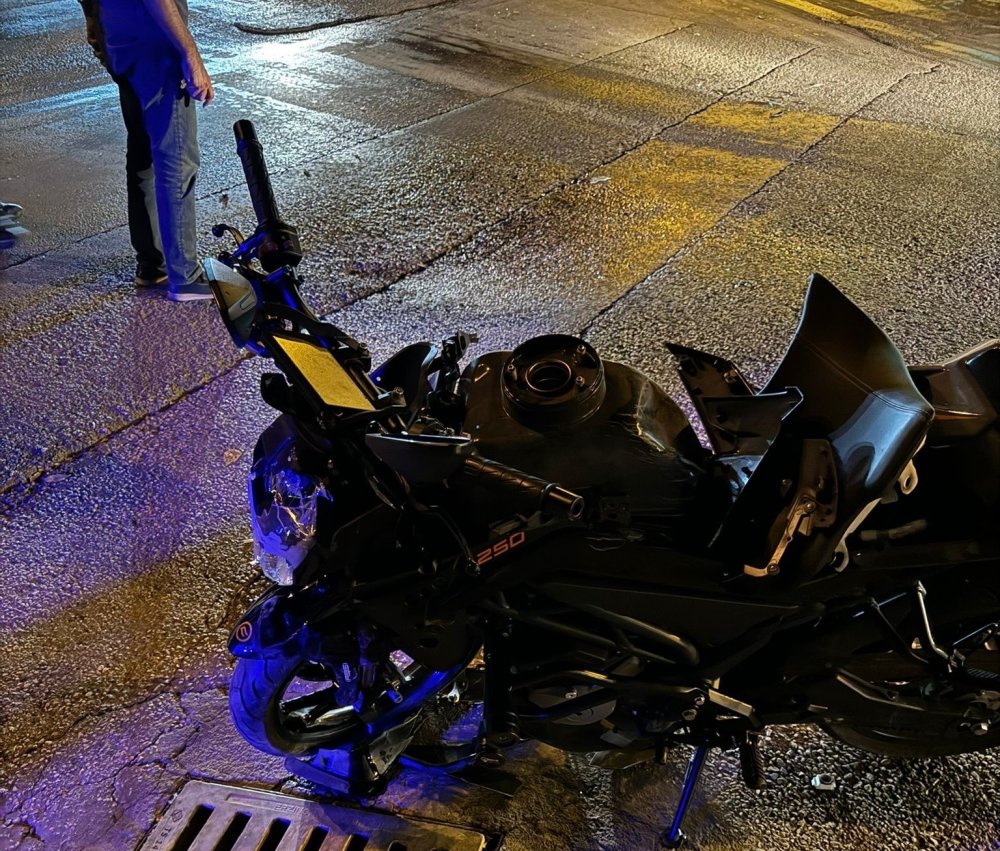 Erzincan'da otomobille çarpışan motosiklet sürücüsü yaralandı